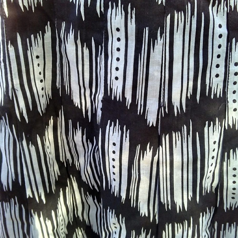 AGB geometrical black and white dress size 8 - Picture 7 of 8